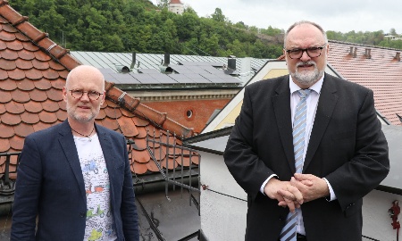 Integriertes Klimaschutzkonzept: Photovoltaikanlage auf dem Dach Rathaus Altes Zollamt