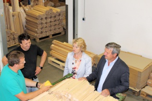 Im Bayerischen Wald läuft's rund - PStin Rita Hagl-Kehl zu Besuch bei der Firma Ortinger