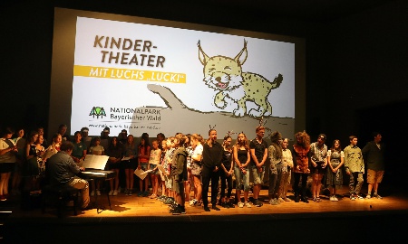 Luchs „Lucki“ macht Theater für Kinder