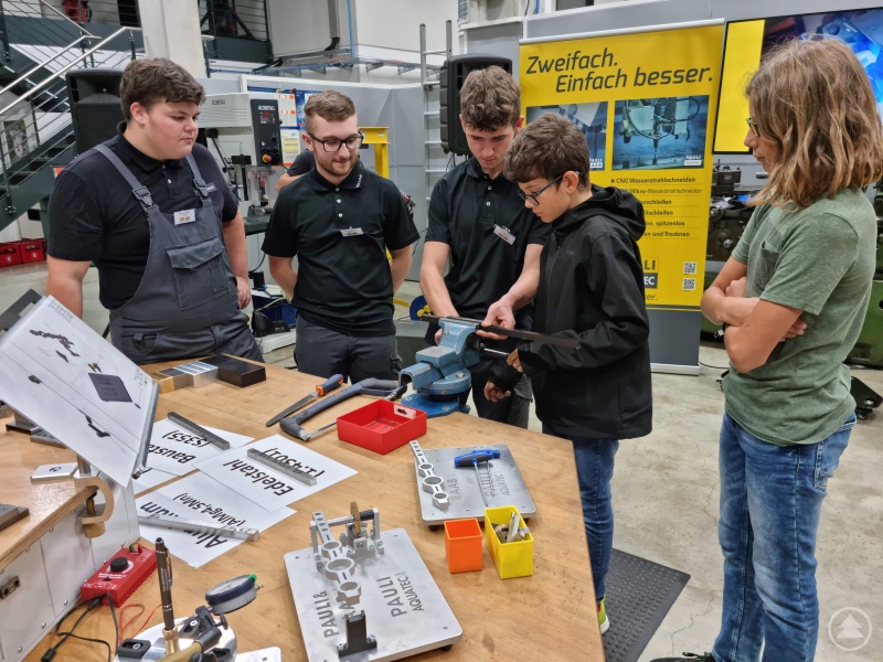 Auch dieses Jahr werden wieder viele Unternehmen im gesamten Landkreis im Rahmen der Langen Nacht der Wirtschaft ihre Pforten öffnen so wie auf unserem Bild aus dem Jahr 2023 die Firma Pauli & Raab aus Grainet. Für alle Betriebe, die mitmachen wollen, gibt es am 17. Mai eine Infoveranstaltung.