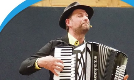 „Ned mit mir!“ – Betrugspräventionsveranstaltungen mit Humor und Musik