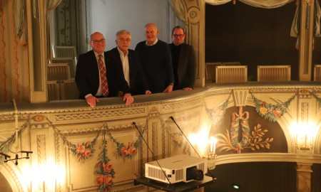 Theaterfreundeskreis unterstützt Beschaffung eines neuen Video-Beamers