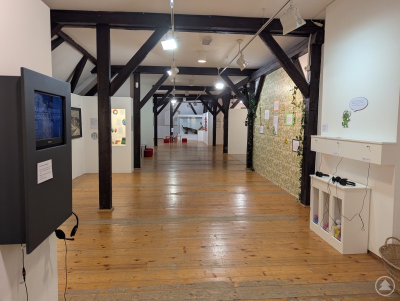 Mitmach-Stationen und Installationen der Sonderausstellung Kunterbunt im Deggendorfer Stadtmusem