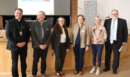 Jungen Menschen helfen, Traumata zu bewältigen