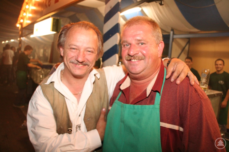 Konrad Nätscher im Jahr 2007 mit Schankmeister Kurt Reitberger