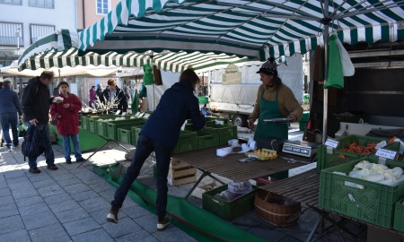 Der Deggendorfer Genussmarkt: Wenn regionale Gaumenfreuden auf das Servus mit Herz treffen