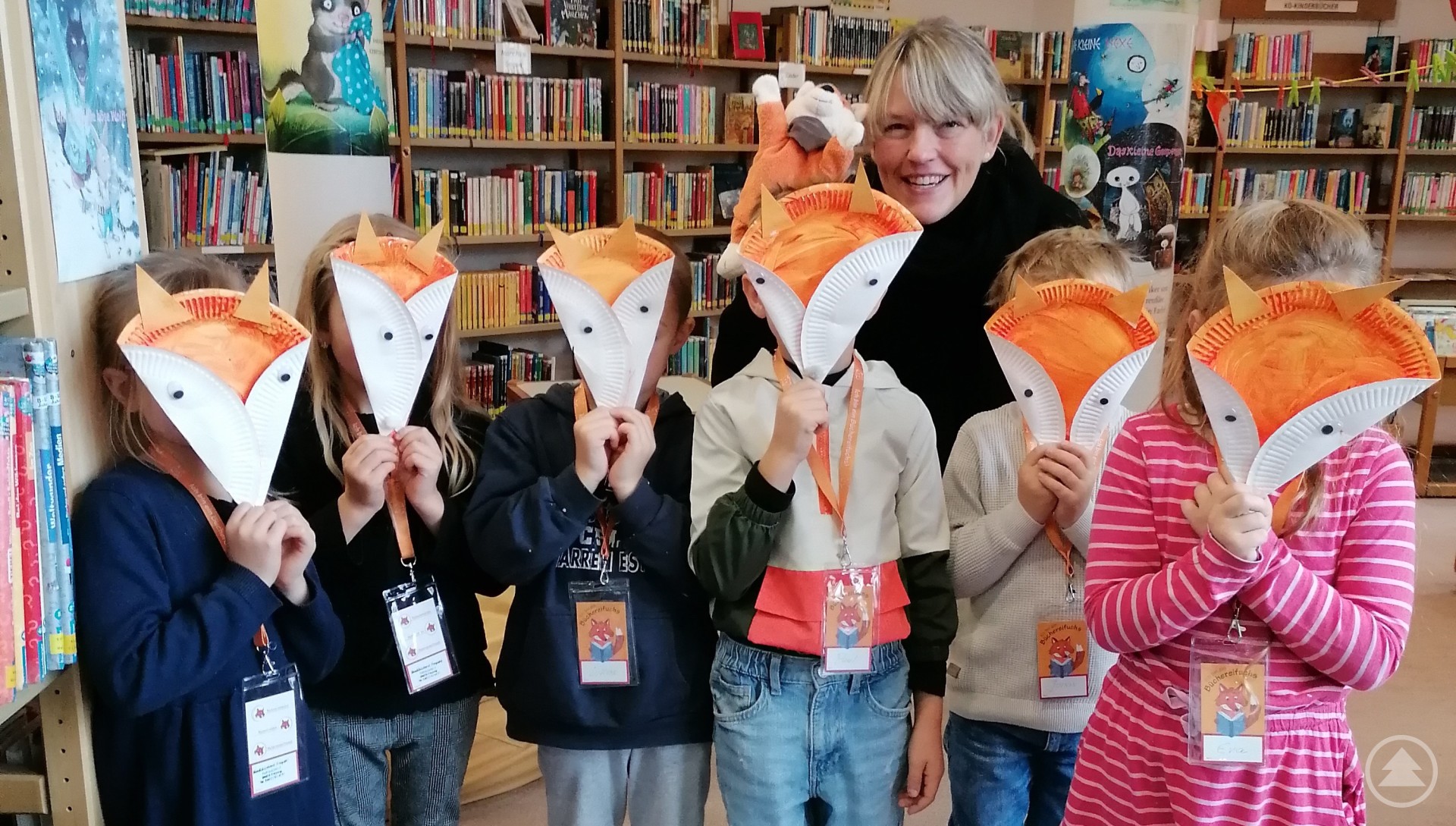 Im Rahmen der Aktion „Büchereifuchs“ besuchten sie die Stadtbücherei bzw. die Kreisbibliothek Freyung, um spielerisch den Umgang mit Büchern und Bibliotheken zu lernen.