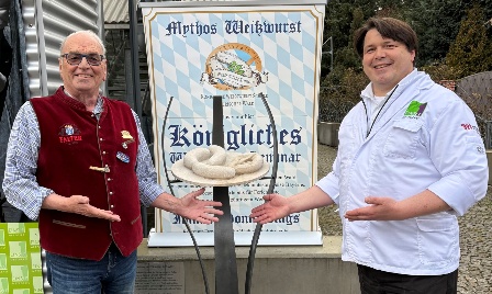 Erstes Weißwurstdenkmal der Welt steht in Bodenmais