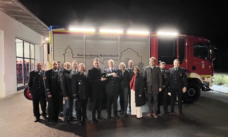 Neues L&ouml;schfahrzeug LF 10 offiziell an die Feuerwehr Natternberg-Rettenbach &uuml;bergeben