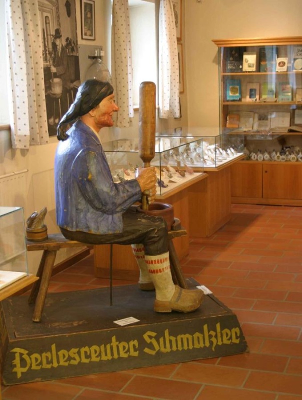 Flyer/Grafik zum Event: Von Schnupftabak und alten Zeiten am Sa., 30.03.2024 - Fr., 01.11.2024