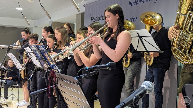 Die Bläsergruppe unter der Leitung von Robert Maier eröffnete das Schulkonzert.