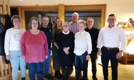 Adventfeier mit Ehrung langjähriger Mitarbeiter:innen im Seniorenheim St. Helena in Zwiesel