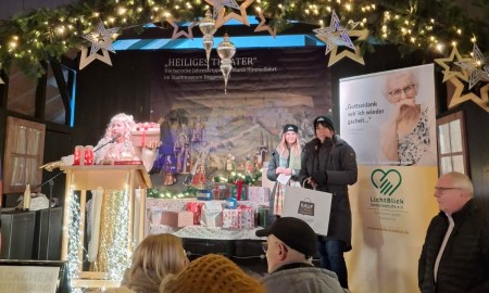 Erfolgreiche 2. Päckchenversteigerung auf dem Deggendorfer Christkindlmarkt