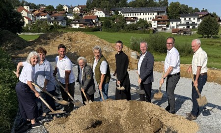Spatenstich für neues Schützenhaus der Bergschützen Langdorf