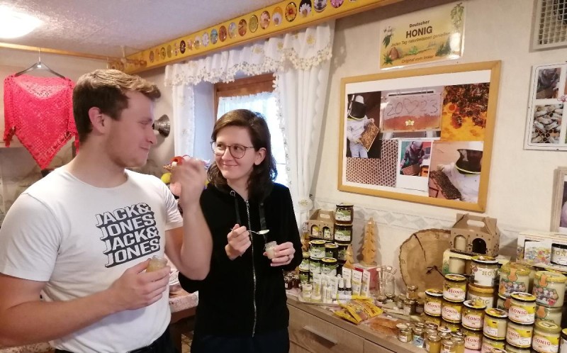 Flyer/Grafik zum Event: Kostenlose Honigverkostung am Mo., 01.12.2025 - Mo., 28.12.2026