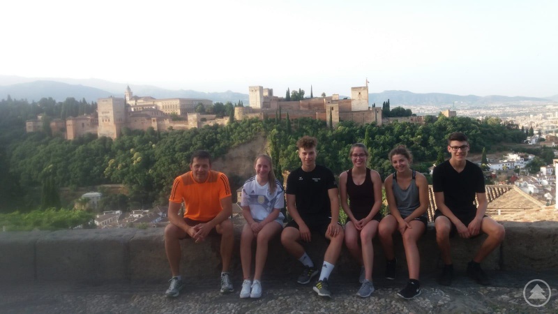 Sport, Geschichte und Kultur verbanden sich bei der morgendlichen Joggingrunde einiger Elfklässler rund um die Alhambra.