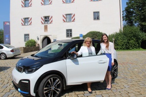 Für den Klimaschutz: Landratsamt nimmt E-Auto in den Fuhrpark auf