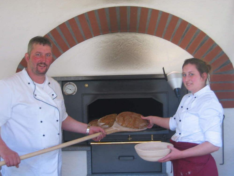 Flyer/Grafik zum Event: Krustenbraten aus dem Holzbackofen am Do., 02.03.2017 - Do., 29.12.2022 von 17:30 bis 21:00 Uhr