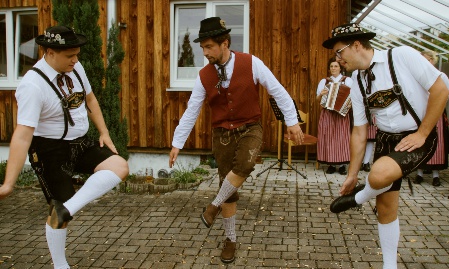 DEUTSCHRAND – Stadt, Land, Kluft?!