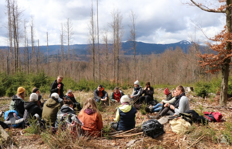 Bei verschiedenen Workshops und Exkursionen beschäftigten sich die Commerzbank-Umweltpraktikanten zum Beispiel mit den Themen Kunst und Natur.