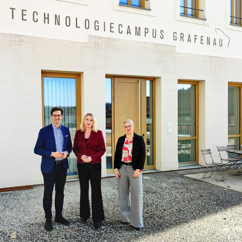 Freuen sich über die Unterstützung des Freistaats für das Forschungsprojekt 2025-02-25_Mit Sprachassistenzsystemen soziale Isolation im Alter lindern.jpg