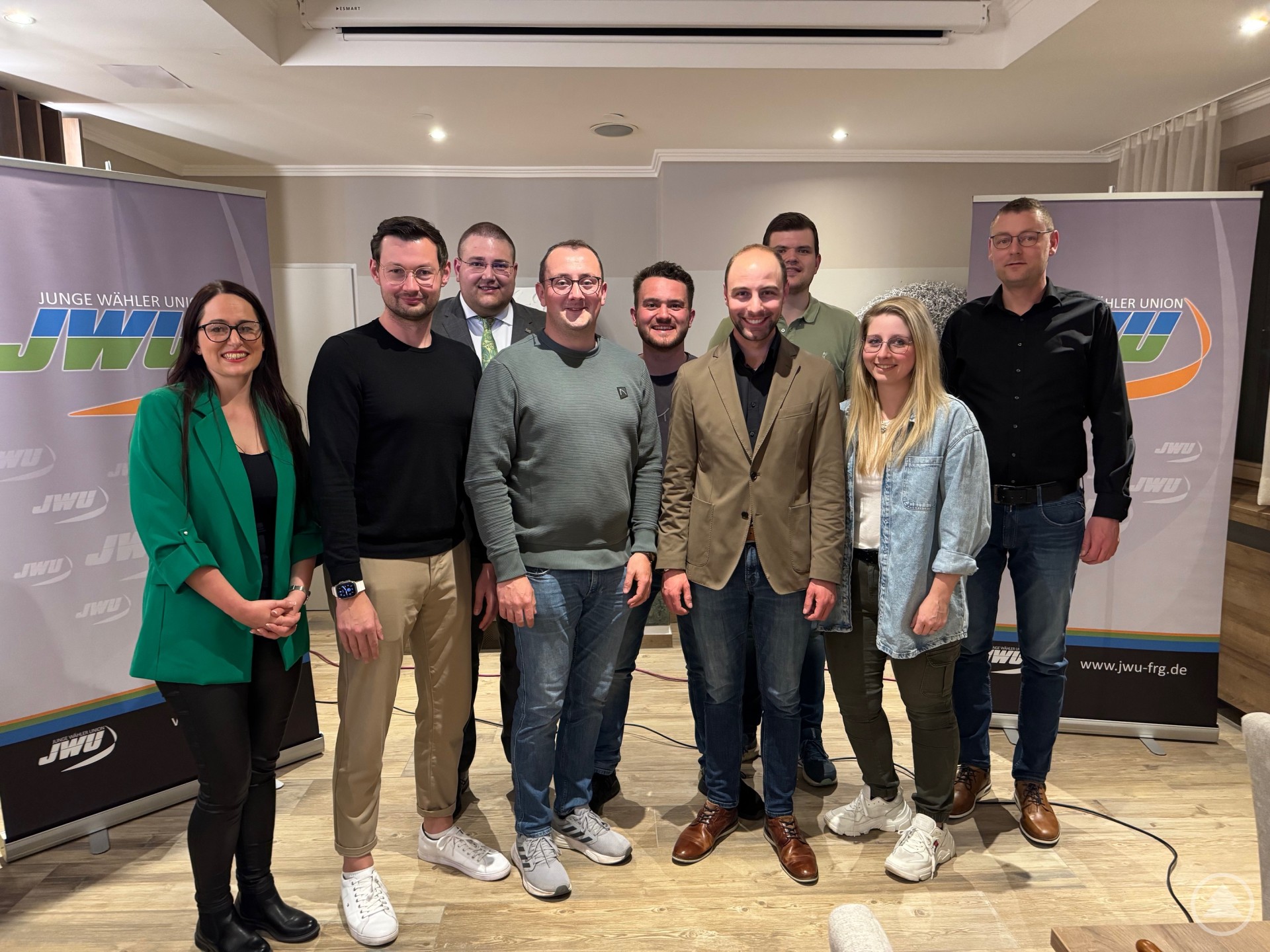 Die neu gewählte Vorstandschaft mit v.l.n.r. Jaroslava Pongratz, Rainer Jungwirth, Christoph Weishäupl, Ludwig König, Matthias Kerschbaum, Dr.-Ing. Sebastian Weber, Martin Höppler, Sabrina Lucksch und Christoph Endl.