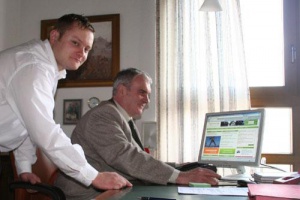 Grafenaus Bürgermeister Helmut Peter informiert sich über waidler.com