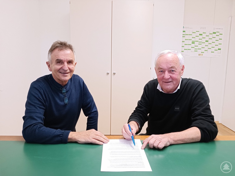 „Der sich zuspitzende Fachkräftemangel ist besorgniserregend und wohlstandsgefährdend!“ MdL Walter Taubeneder (links) und der Rudertinger Architekt und Bauunternehmer Matthias Krenn (rechts) wünschen sich mehr Absolventen aller Schularten für die klassische Berufsausbildung.