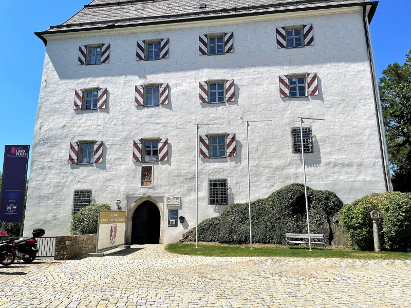 Mit einer Jubiläums-Serenade im Schatten von Schloss Wolfstein findet am Freitag eine weitere Feierlich-keit im Rahmen des Jubiläumsjahres statt. Ab 18 Uhr spielt das Gebirgs-Musikkorps der Bundeswehr. Die Veranstaltung ist öffentlich. Der Eintritt ist frei.