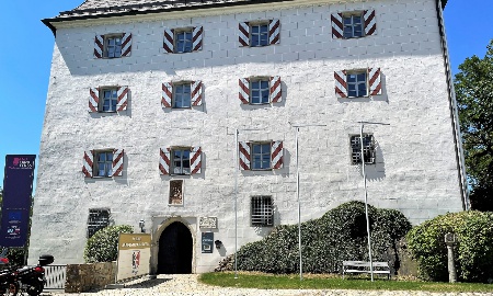 Landkreis und Bundeswehr feiern runde Geburtstage mit Jubiläums-Serenade