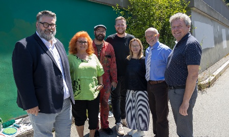 Spray-Aktion an der Stromlänge