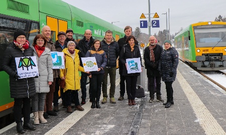 Mit Bus und Bahn umweltfreundlich in Nationalpark und Naturpark