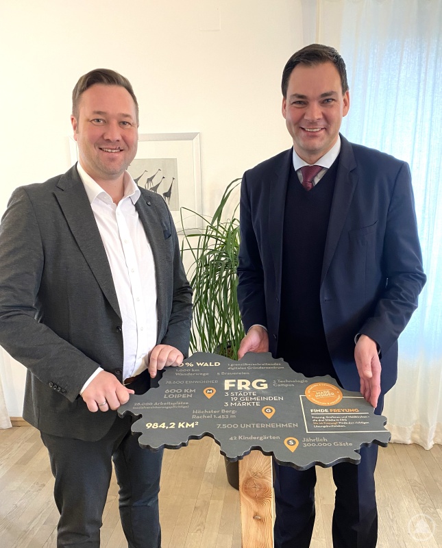 Beim Antrittsbesuch im Landratsamt Freyung-Grafenau besprachen MdL Heisl (rechts) und Landrat Sebastian Gruber wichtige Themen der Region.