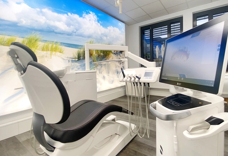 Bionics-Dental_Praxis_Behandlungszimmer_800x532.webp